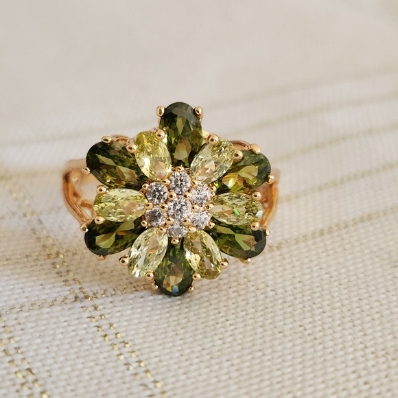 New 18K Gold Plated Peridot Diamond Flower Ring for Womenn - Picture 1 of 13